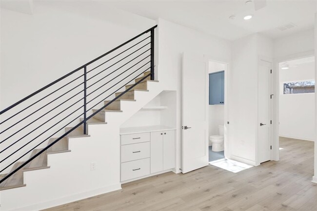 Building Photo - 6119 Atwood St