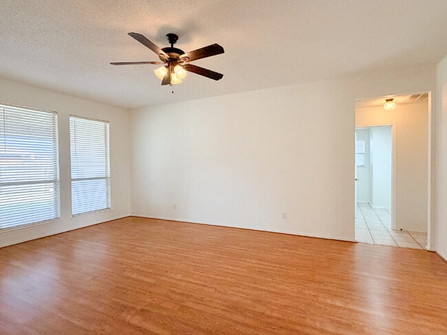 Building Photo - 3 Bedroom, 2 Bath Home in Crowley on Corner Lot