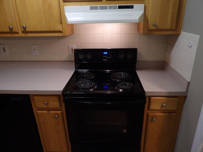 Building Photo - 244 Meadowview Dr