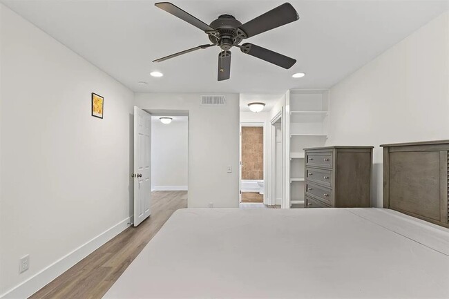 Building Photo - 2704 San Pedro St