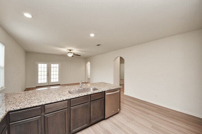 Building Photo - 305 Wayne County Dr