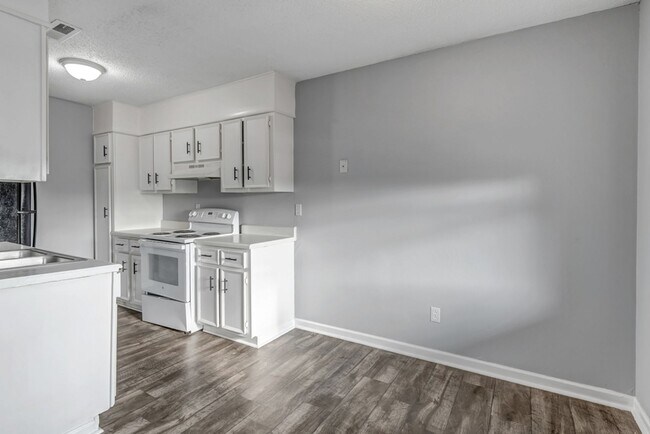 Building Photo - Affordable Newly Renovated Apartments in Decatur