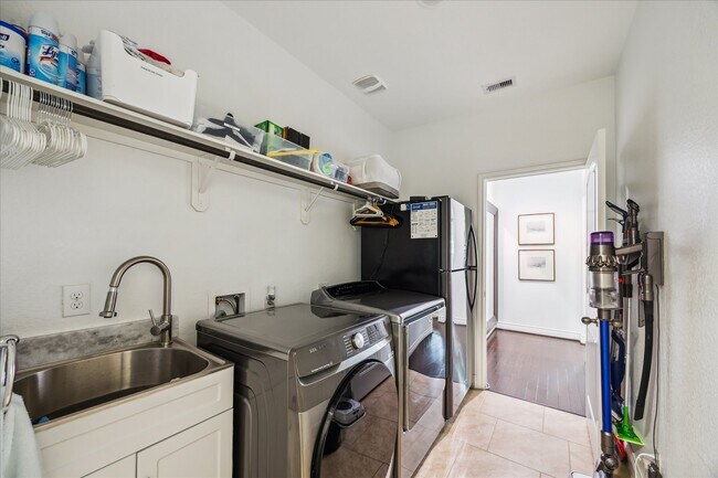 Building Photo - 3323 Emerald Valley Dr