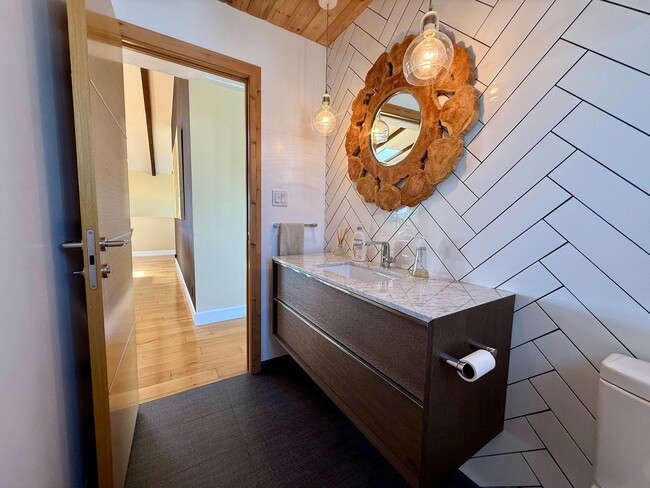 Building Photo - Unique 4 Bedroom House with OCEAN VIEWS in Sunset Cliffs! Fully Furnished! 6 Month Lease Term!