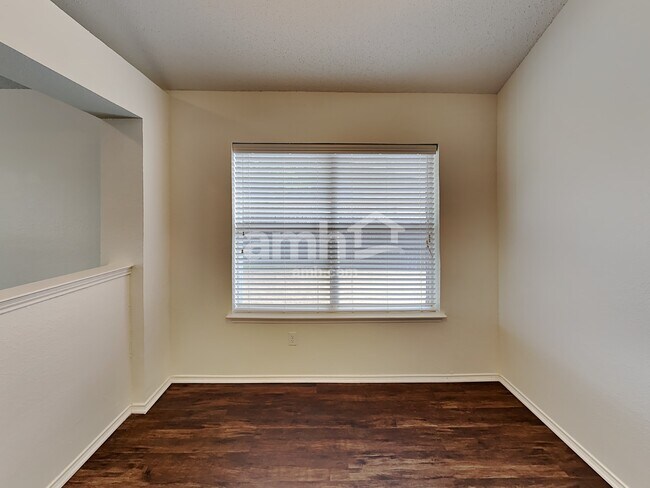 Building Photo - 736 Trees Dr