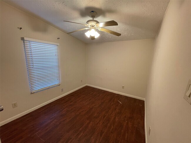 Building Photo - 16658 Meadowcroft St