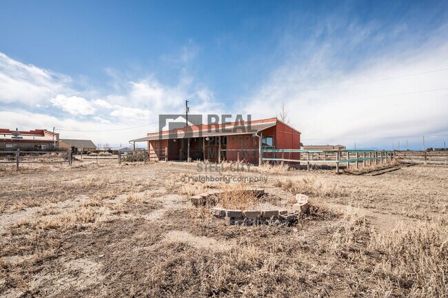 Building Photo - 531 E Milt Dr