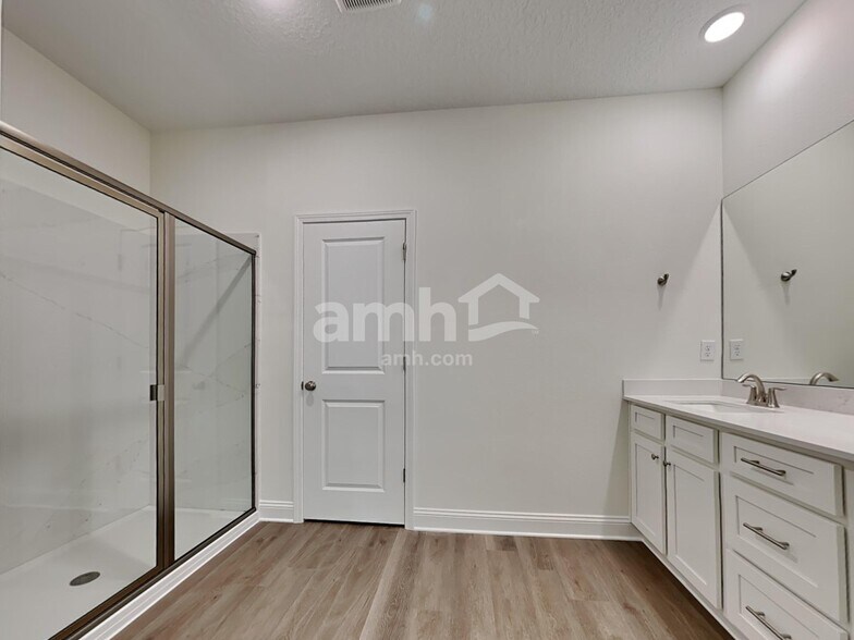 Building Photo - 11643 Hillside Dr