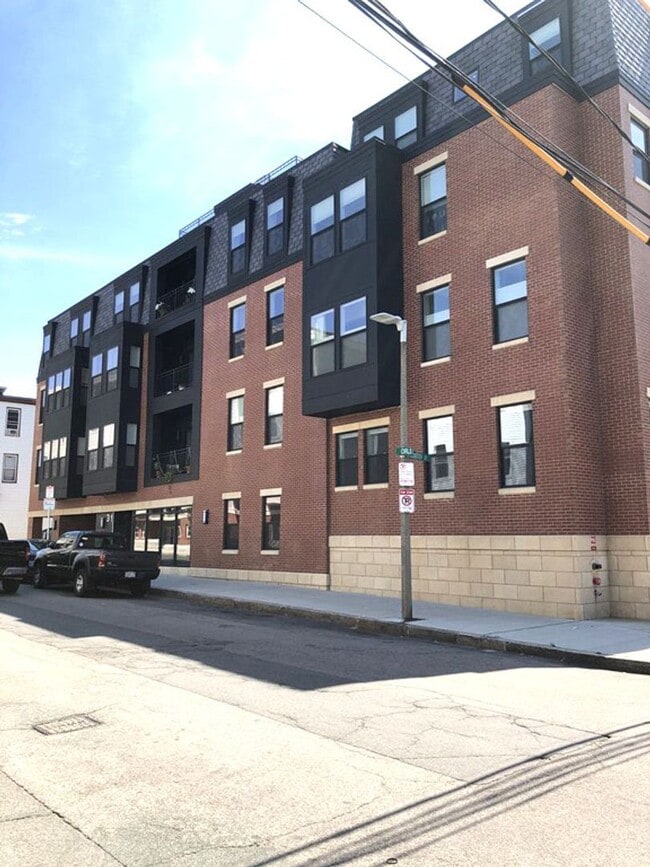 Building Photo - Room Available in Modern 2BR Condo – Jeffr...