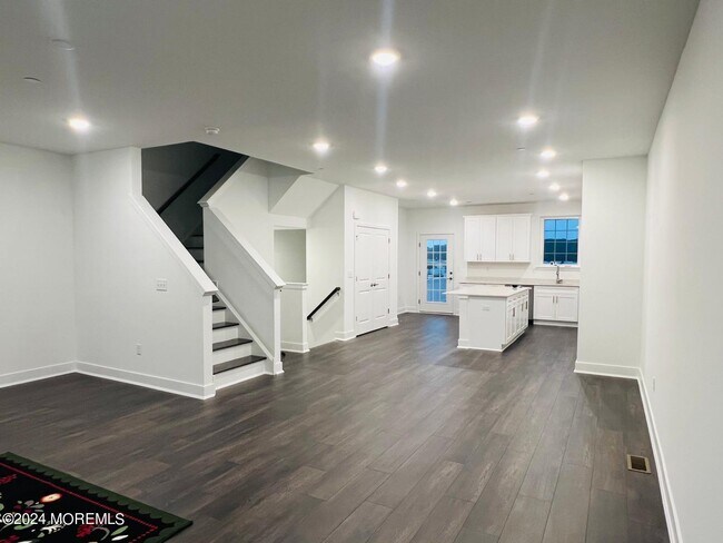 Building Photo - 35 Crimson Dr