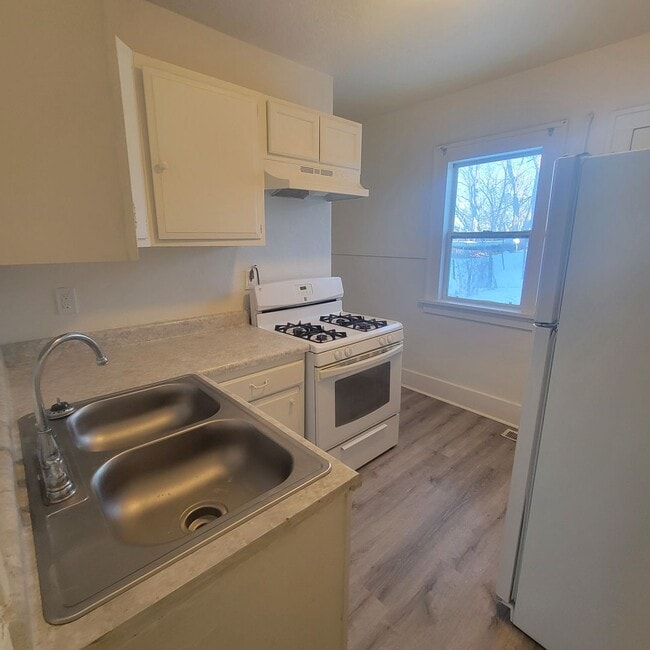 Building Photo - $900 2 Bedroom 1 Bathroom Home