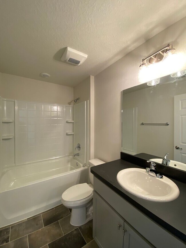 Building Photo - $700 off first month's rent! - Desirable Citrus Springs Neighborhood 3/2/2