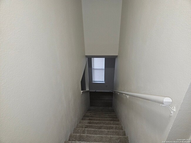 Building Photo - Gated Community Near Medical Center