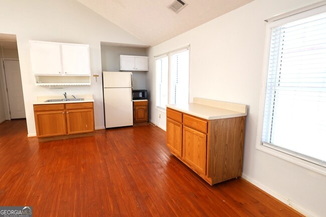 Building Photo - 217 Mountain View St