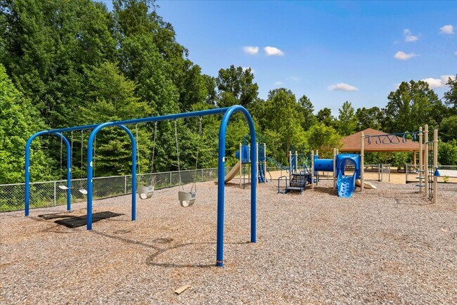 Building Photo - 8627 Fleetwood Dr
