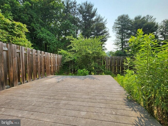 Building Photo - 23 Dufief Ct