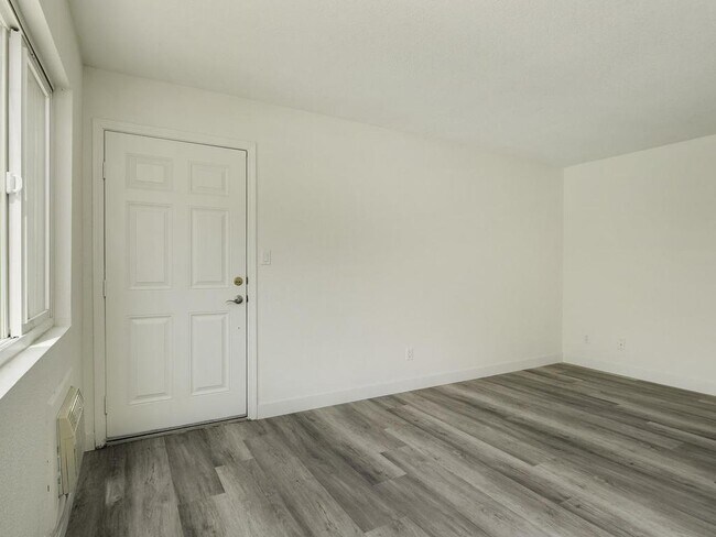 Building Photo - 6602 Beadnell Way