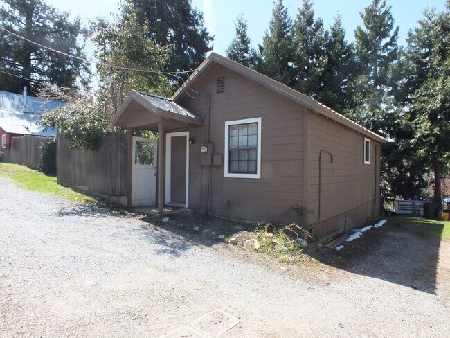 Building Photo - 2884 B St