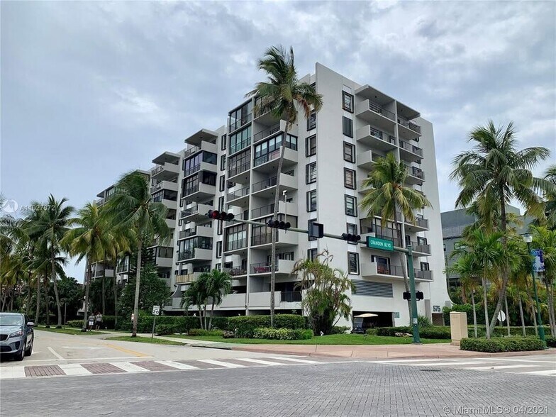 Building Photo - 575 Crandon Blvd