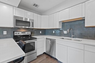 Building Photo - 935 La Posada Dr