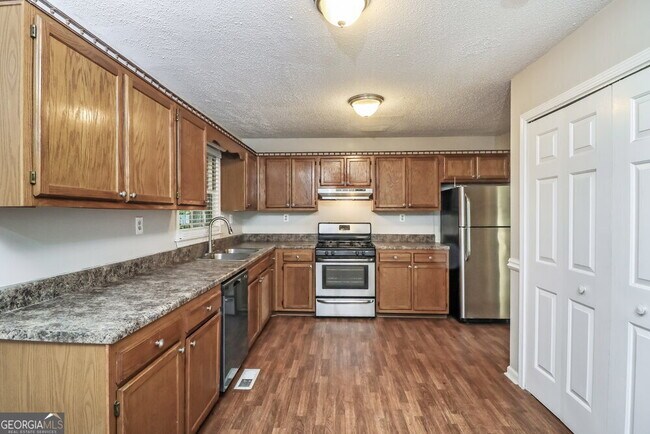 Building Photo - 5065 Brown Rd