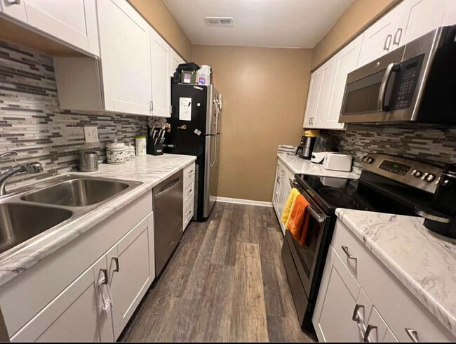 Building Photo - 1482 Stonebridge Cir