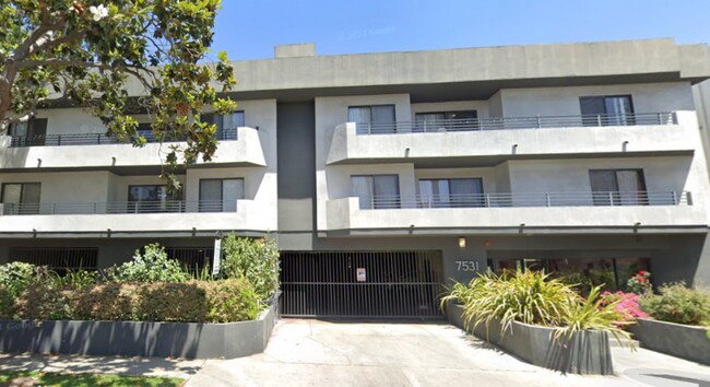 Building Photo - 7531 Hampton Ave