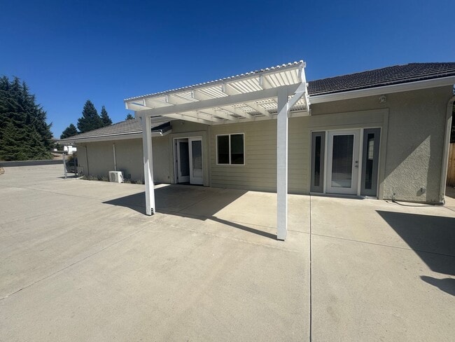 Building Photo - 1565 Shiloh Pl