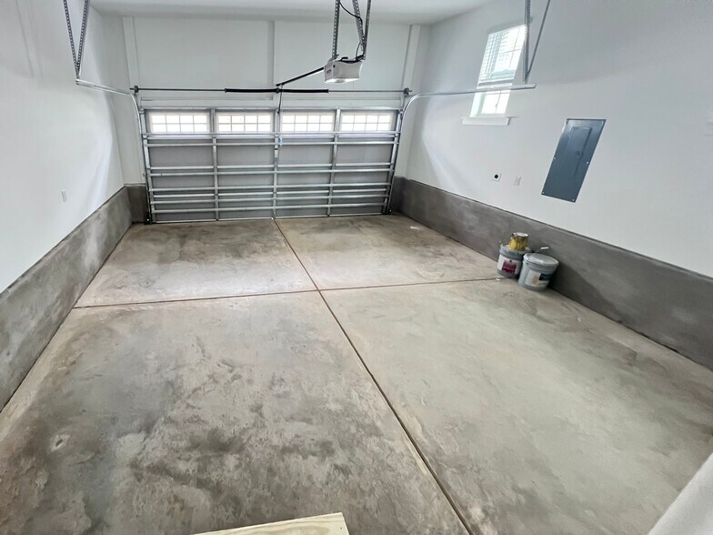 Building Photo - 8520 Silsbee Dr