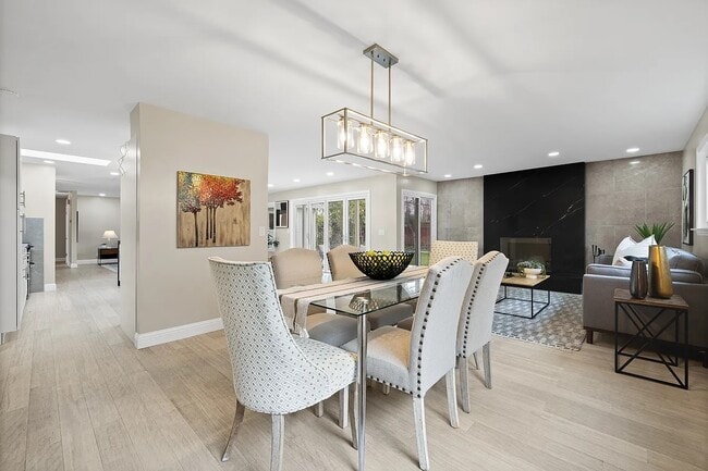 Building Photo - 875 Brittany Ln