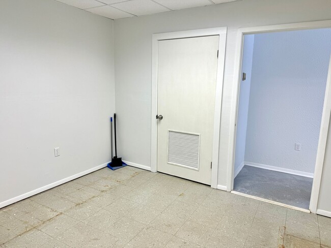 Building Photo - Office Space In Downtown Biloxi! Great Loc...