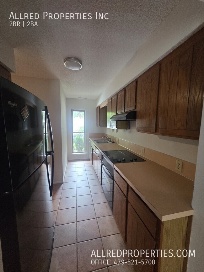 Building Photo - 2588 E Sweetbriar Dr