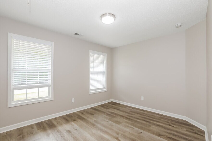 Building Photo - 505 Sarah's Ln