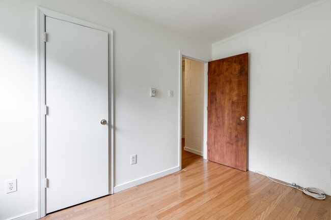 Building Photo - CHARMING 3-BEDROOM CEDAR SIDED RANCH HOUSE -Available