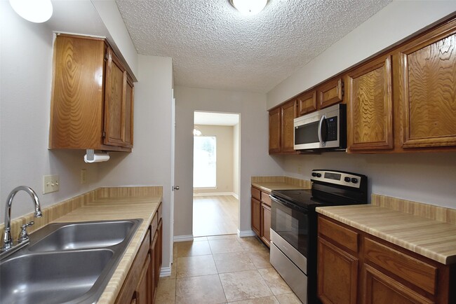 Building Photo - 17906 Glenpatti Dr