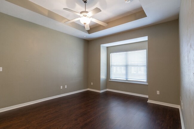 Building Photo - Luxury Living in The Villas of West End – ...