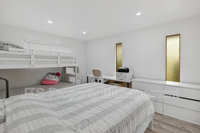 Building Photo - 728 Clipper Way