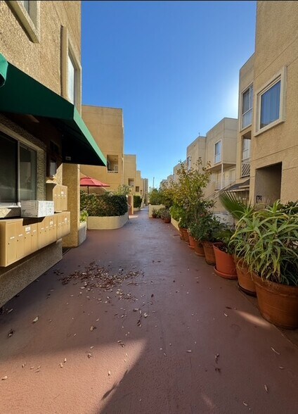 Primary Photo - 108 W Maple St