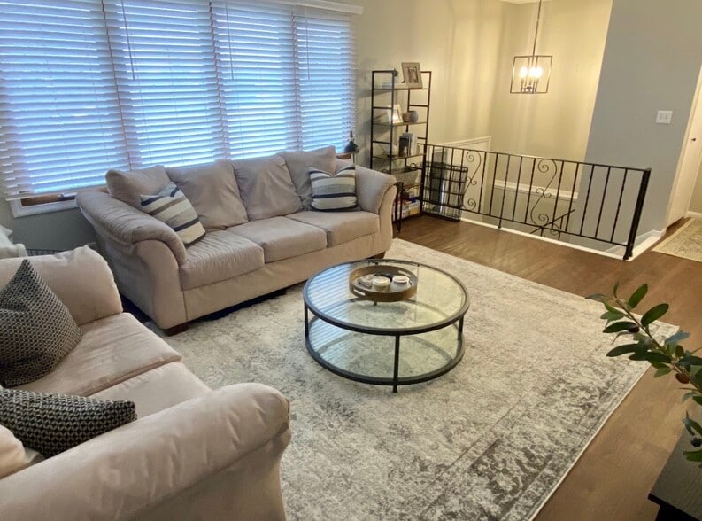 Building Photo - 9811 Rich Rd