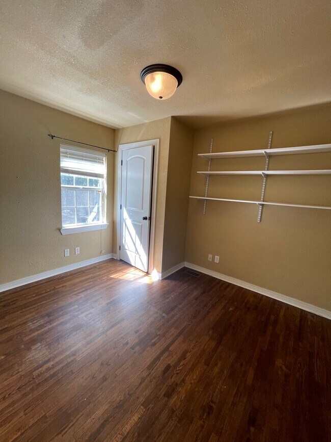 Building Photo - 2 bedroom House near Downtown BA