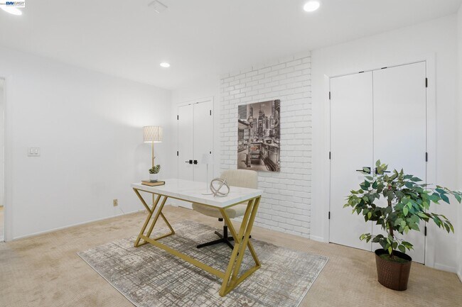 Building Photo - 2402 Royal Oaks Dr