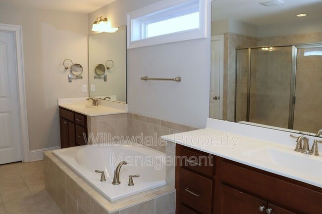 Building Photo - 124 Durban Meadow Dr