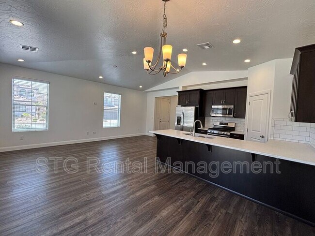 Building Photo - 1092 Alegre Alley