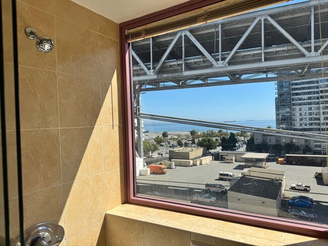 Building Photo - Newly Remodeled 1 Bed, 1 Bath Condo with O...