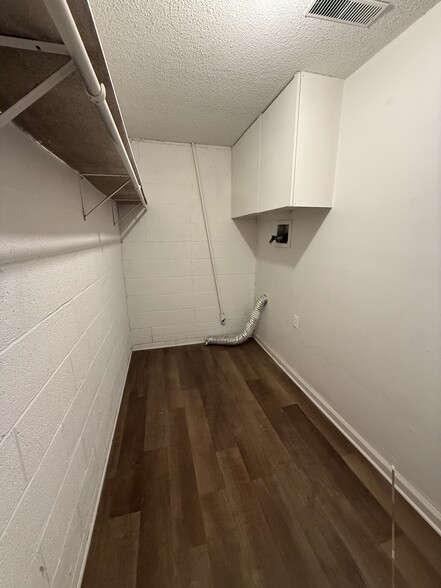 Building Photo - 8850 Woodland Dr