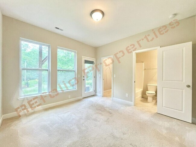 Building Photo - 139 Manordale Dr
