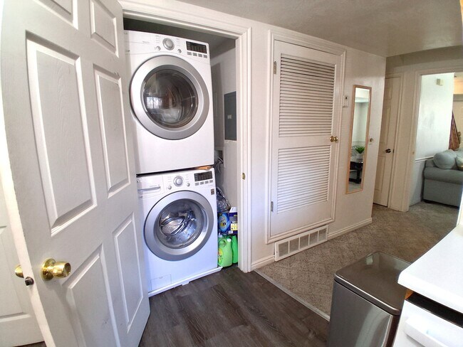 Building Photo - 565 N 300 E