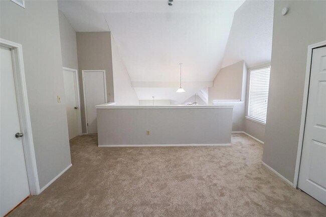 Building Photo - 1546 Ridgebriar Dr