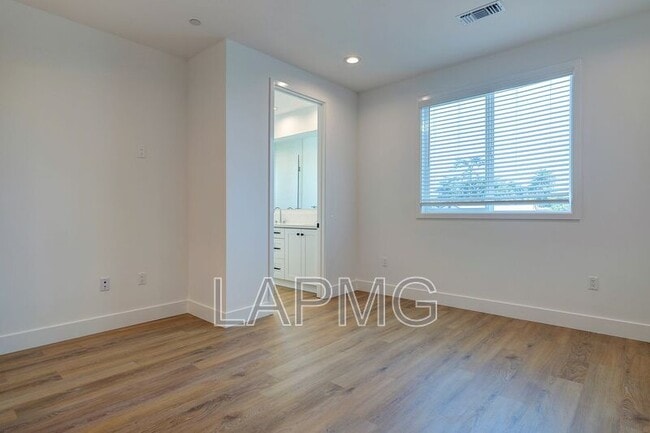 Building Photo - 4507 Saturn St