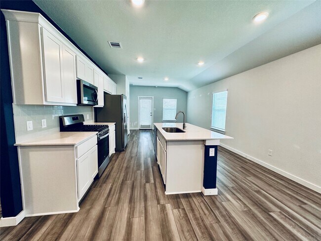 Building Photo - 1118 Amistad Lp